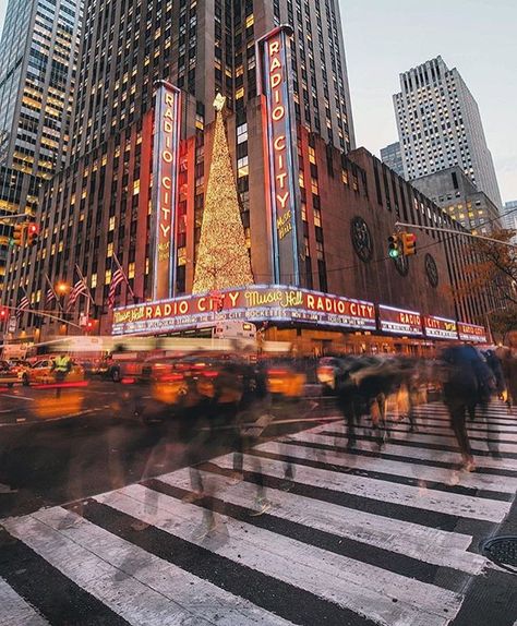 See this Instagram photo by @loves_nyc • 5,281 likes Holidays In New York, Street Vendors, Shop Windows, Radio City Music Hall, New York City Travel, Radio City, Music Hall, Christmas Travel, Dream City