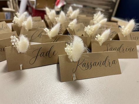 Place Card Dried Flowers - Etsy Flower Place Cards, Flower Place, Flower Places, Paper Place, Our Place, Deco Floral, Wedding Place, Wedding Places, Wedding Place Cards