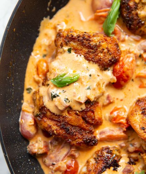 One Pan Creamy Chicken and Chorizo Recipes With Chorizo Dinners, Chorizo Chicken Recipes, Chicken And Chorizo Recipes, Chicken Chorizo Recipe, One Pan Creamy Chicken, Chorizo Recipes Dinner, Roast Dinner Sides, Chicken Cobbler, Chorizo Recipe