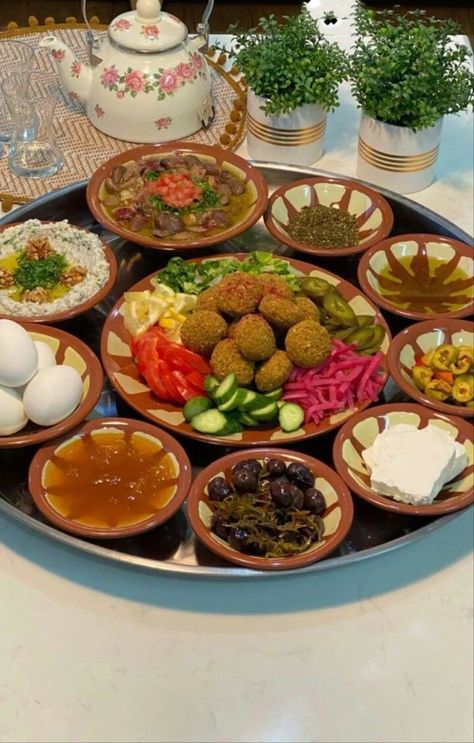 Egyptian Breakfast, Travel To Egypt, Egyptian Decor, Egyptian Architecture, Food Set Up, Egypt Aesthetic, Egyptian Fashion, Egyptian Women, Catering Ideas Food