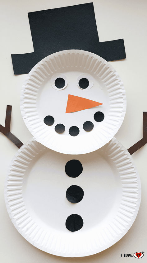 13 Simple & Fun Winter Crafts for Kids - I Luve It White Crafts For Preschoolers, Winter Craft Decor, Simple Winter Crafts For Toddlers, Snowmen Handprint, Simple Winter Crafts For Kids, Snowman Breakfast, Easy Winter Crafts For Kids, Projects For Preschool, Paint Snow