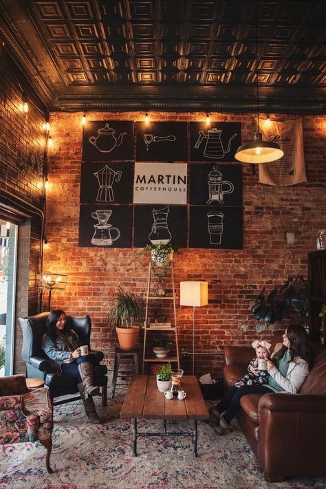 Rustic Coffee Shop, Bar Restaurant Design, Vintage Coffee Shops, Bar In Casa, Coffee Shop Interior Design, Cozy Coffee Shop, Design Café, A Brick Wall, Coffee Bars