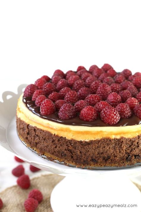 chocolate and cheesecake with raspberries Raspberry Chocolate Ganache, Ganache Cheesecake, Cheesecake With Chocolate Ganache, Chocolate Ganache Cheesecake, Cheesecake Raspberry, Chocolate Raspberry Cake Recipe, Lemon Raspberry Cheesecake, Cheesecake With Chocolate, Dark Chocolate Raspberry