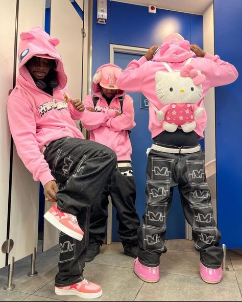 Hello Kitty Y2k Outfit Men, Baggy Hello Kitty Outfit, Matchy Outfit Couple Streetwear, Hello Kitty Streetwear, Hello Kitty Outfit Y2k, Hello Kitty Fits Y2k, Pink And Black Outfit Men, Pink Mens Outfits, Dreadhead Outfits