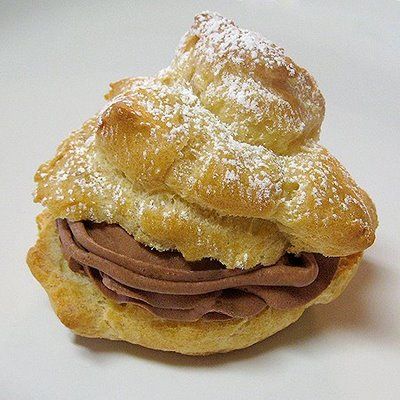 Chocolate Mousse Filled Cream Puffs Cream Puffs Recipe Easy, Cream Puffs Easy, Mousse Desserts, Mousse Filling, Eclair Recipe, Cream Puff Recipe, Cake Filling, Mom Kitchen, Chocolate Mousse Recipe