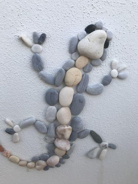 Using Rocks For Decoration, River Rocks Crafts, Rock Yard Art, Stone Artwork Pebble Art, Rock Sculptures Garden Stone Art, Rock Sculpture Diy, Rock Art Ideas River Stones Diy Projects, Rock Art Ideas River Stones, River Rock Crafts