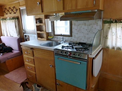 1965 Holiday Rambler Kitchen and Dinette - mine still has the top cabinets and the paneling but all the rest is gone Rambler Remodel, Rv Camper Remodel, Vintage Motorhome, Vintage Trailers Restoration, Vintage Trailer Interior, Rv Furniture, Holiday Rambler, Vintage Campers Trailers, Rv Renovations