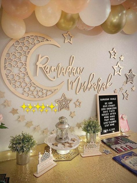 Ramadan Kareem celebration Diy Eid Decorations, Eid Moubarak, Muslim Prayer Room Ideas, Decoraciones Ramadan, Hadiah Diy, Eid Mubarak Decoration, Ramadan Kids, Ramadan Images, Ramadan Kareem Decoration