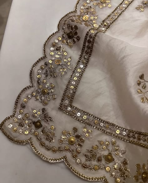 Duppattas Designs Ideas, Velvet Suit Design, Homemade Bows, Gala Design, Embroidery Fashion Detail, Bee Embroidery, Pakistani Fashion Party Wear, Saree Designs Party Wear, Bead Embroidery Patterns