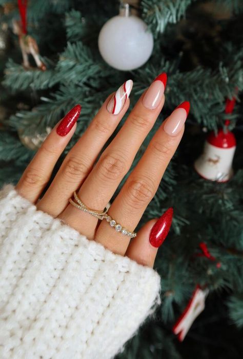 Swirl Nail, Unique Manicure, Swirl Nails, Pedi Ideas, Red Christmas Nails, Festive Nail Art, Holiday Nail Designs, Cute Christmas Nails, Christmas Nails Easy