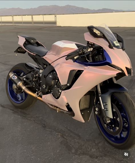 @/itsjay.4k ig Moto Rose, Pretty Bikes, Cute Motorcycle, Dream Motorcycle, Bike Funny, Kereta Sport, Pink Motorcycle, Pink Ranger, Motos Bmw