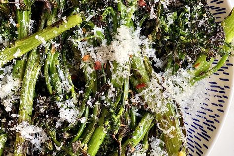 Lemon-Parm Grilled Broccolini Feels Extra Special — But Is Ready in 10 Minutes! https://www.thekitchn.com/grilled-broccolini-recipe-23541453?utm_source=RSS&utm_medium=feed&utm_campaign=Category%2FChannel%3A+main #rtplease #recipes Broccolini Recipe, Grilled Broccolini, Recipe With Lemon, Tenderstem Broccoli, Grilled Pork Chops, Grilled Pizza, Summer Side Dishes, Chicken Kebabs, Veggie Side Dishes