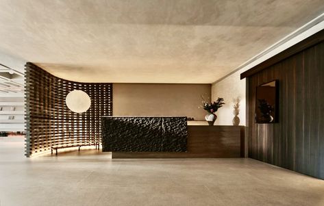 Japanese Spa, In Praise Of Shadows, Lobby Reception, Design Café, Reception Counter, Counter Design, Hotel Interior Design, Lobby Design, Reception Design