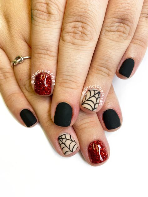 Spider Gel Halloween Nails, Short Nail Design Halloween, Black Matte Nails With Design Halloween, Halloween Nails Gel Simple, Easy Halloween Nail Art For Short Nails, Halloween Nail Designs Dip Powder, Halloween Nails With Glitter, Red Halloween Nails Short, Holiday Nails Halloween