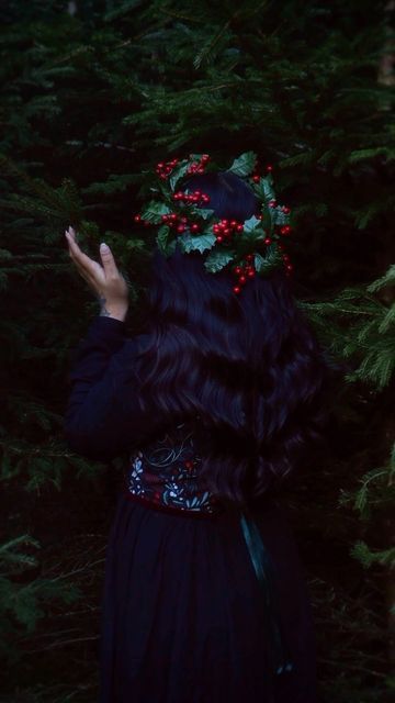 Christina on Instagram: "Winter vibes ❄️ 
 
Corset bodice by @costureroreal ❤️ 
“Classic Dress” by @sondeflor 🖤 
~ You can buy your favorite garment via the affiliate link in bio to support me and #sondeflor ✨ ~ 
.
.
.
.
.
#yule #yuletideseason #cottagecoredream #cottagecoregirl #cottagecoreaesthetic #cottagecorevibes #dreamyportals #myeverydaymagic #mysecretmagicaltale #myseasonalstory #seasonpoetry #enchantedliving #ofwhimsicamoments #quietinthewild #littlewanderersdiary #wanderingtales #fairytale #wintertale #wintervibes #alliseeispretty #astrayandfound #thecolorfullhearts #mysondeflor #costureroreal" Edgy Christmas Photoshoot, Dark Winter Photoshoot, Spooky Christmas Photoshoot, Goth Christmas Photoshoot, Yule Photoshoot, Yule Outfit, Winter Witch Aesthetic, Solstice Outfit, 2025 Celebration