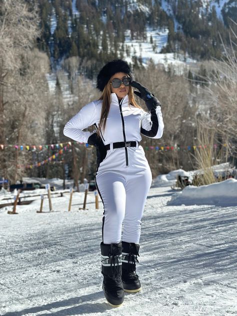 #moonboots #winteroutfit #aspen #snowsuit Snowsuit Outfit, Snow Suits Black Women, All White Skiing Outfit, Ski Glasses Outfit, Snow Pants Outfit Women, Outfits For Switzerland Winter, White Ski Outfits For Women, Snowsuit Outfit Black Women, Snow Tubing Outfit For Black Women