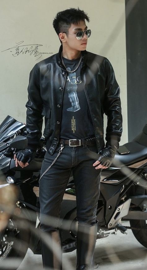 Motorcycle Men Outfit, Biker Men Outfit, Biker Outfit Men Motorcycles, Biker Outfit Men, Biker Style Men, Tatted Men, Leather Jeans Men, Fashion Models Men, Mens Riding Boots