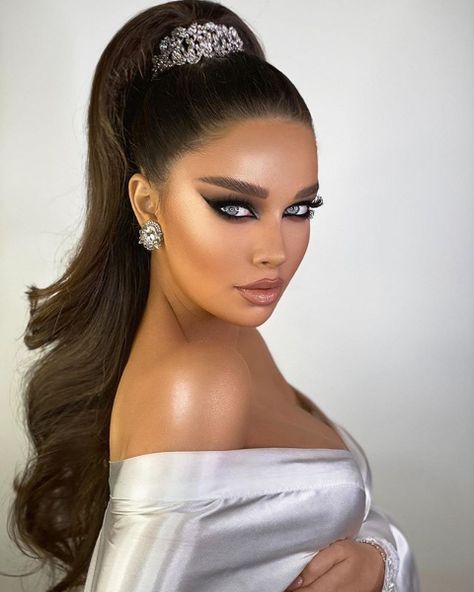 Arabic Hairstyles, Styles For Medium Hair, Hair Styles For Medium Hair, Hairstyles And Colors, Gorgeous Makeup Looks, Wedding Makeup For Brown Eyes, Engagement Hairstyles, Best Wedding Hairstyles, Long Hair Wedding Styles