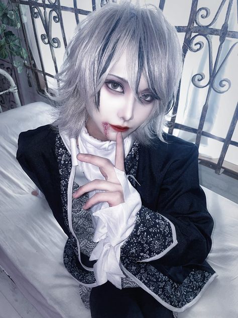 Cute Short Hair Styles, Visual Kei Makeup, Cute Short Hair, Goth Hair, Alt Makeup, Vampire Goth, Rock Girl, Dope Hairstyles, Hair Reference