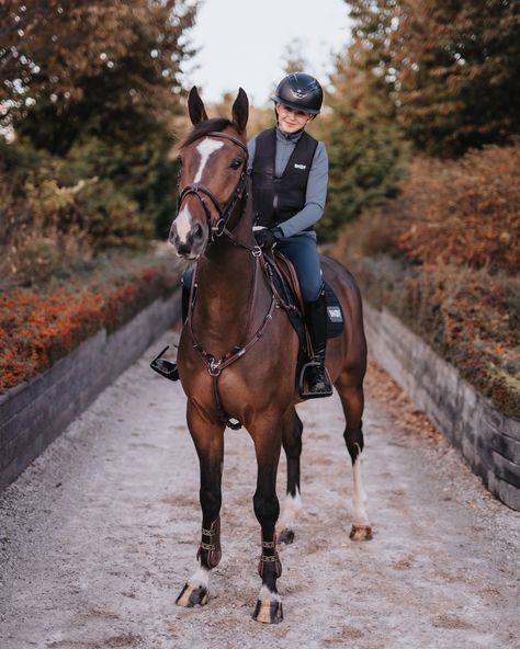 Meet the new Bhoof athletes - Mathilda and Jonathan Hansson.   With impressive international achievements and a burning passion for equestrian sports, we are excited to follow these young talents and be a part of their journey.   Read more about our new Bhoof athletes by the link in bio.   #Bhoof #BhoofAthletes #showjuping Showjumping Aesthetic, Burning Passion, Equestrian Aesthetic, Cute Horse Pictures, Horse Sketch, Horse Inspiration, Horse Heart, Horse Aesthetic, Equestrian Sports