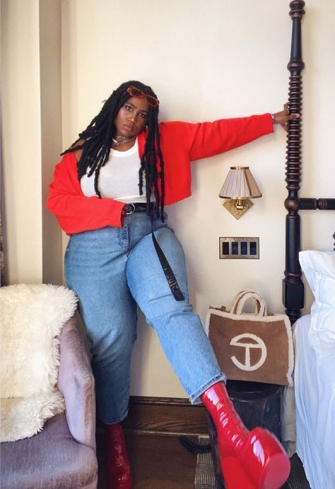 Red Platform Boots Outfit, Wolfe Boots Outfit, Naked Wolfe Boots Outfit, Telfar Ugg, Red Outfit Aesthetic, Wolfe Boots, Outfits Mom Jeans, Red Platform Boots