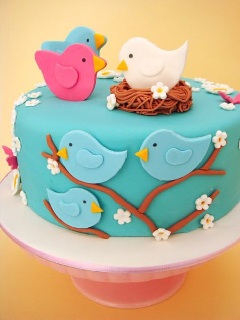 Original tarta infantil con pajaritos. Rodjendanske Torte, Bird Baby Shower, Spring Cake, Bird Cakes, Novelty Cakes, Easter Cakes, Fancy Cakes, Food Cakes, Fondant Cakes