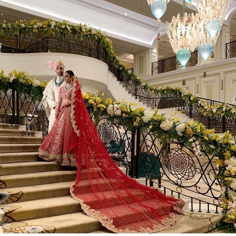 Indian Bride With Long Veil, Long Veil Indian Bride, Red Bridal Lehenga With Trail, Sangeet Pictures, Bridal Veil Indian, Saree Veil, Wedding Lehangas, Barat Dress, Dupatta Setting