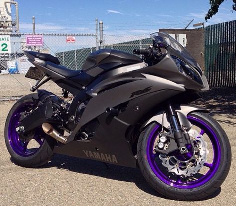 jav Yamaha R6 black and Purple.  I am not normally a fan of purple but holy crap is this absolutely perfect!!!! In LOVE! Yamaha R6 Black, Purple Motorcycle, Motor Balap, Image Moto, Motorcycle Aesthetic, Pretty Bike, Yamaha R6, Sports Bikes Motorcycles, Motor Sport