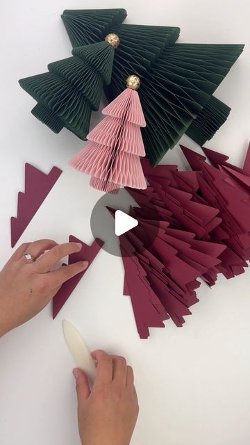 Foldable Christmas Tree, Paper Christmas Tree Ornaments Diy, Paper Christmas Tree Topper, How To Make A Paper Tree, Easy Christmas Crafts With Paper, Christmas Paper Folding Crafts, Diy Gold Christmas Decorations, Paper Craft Christmas Tree, How To Make Paper Christmas Trees