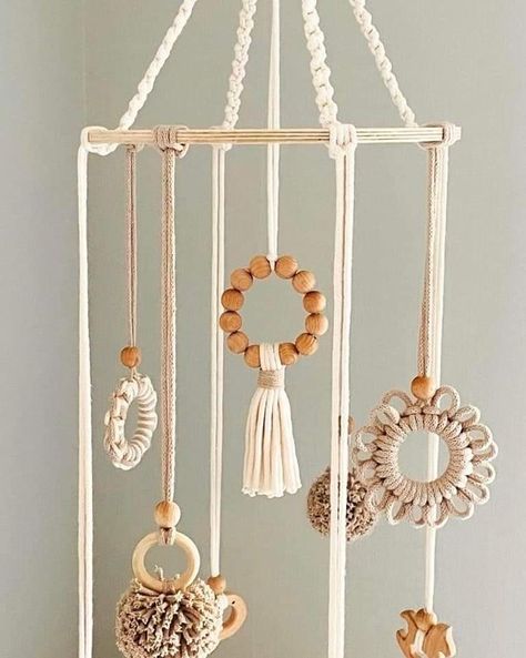 Macrame Ideas For Nursery, Diy Macrame Mobile, Macrame Mobile Nursery Diy, Diy Boho Mobile, Macrame Mobile Diy, Macrame Baby Room Decor, Macrame Baby Toys, Makramee Mobile Baby, Baby Macrame Ideas