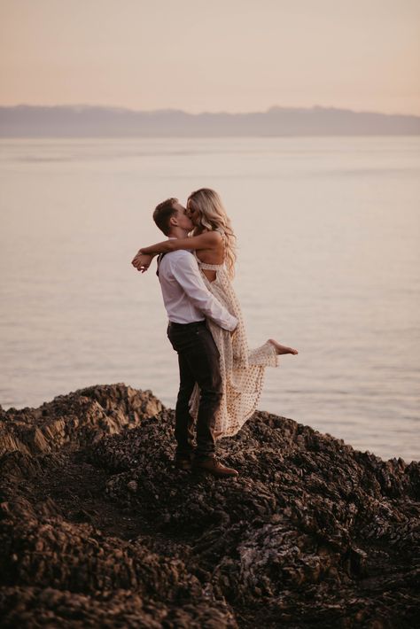 Beach Cliff Engagement Photos, Cliff Photoshoot, Cliff Engagement Photos, Maui Photoshoot, Nc Engagement Photos, Maine Engagement Photos, Water Engagement Photos, Anniversary Pics, Photoshoot Moodboard