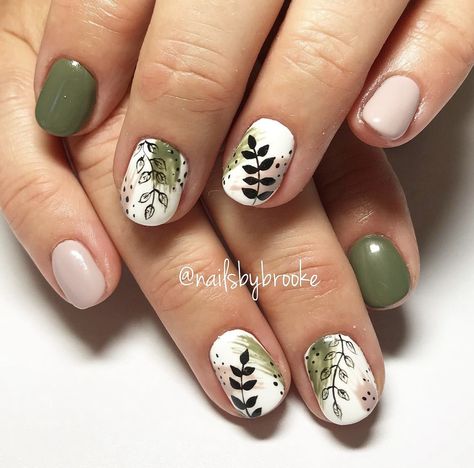 Nature Nail Ideas, Fern Nails, Nature Inspired Nails, Woodland Nails, Forest Nail Art, Earthy Nails, Forest Fairy Costume, Leaf Nails, Baby Shower Nails