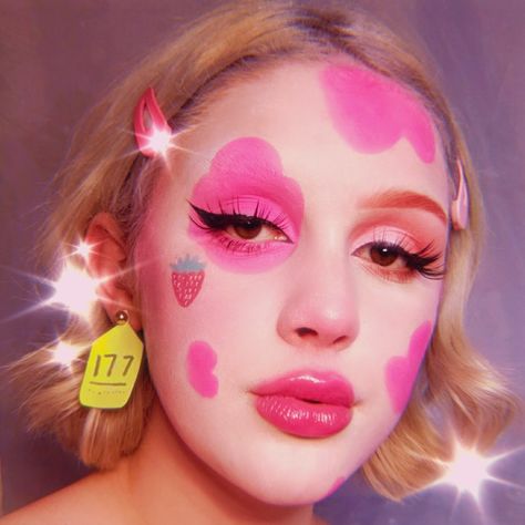 Makeup aesthetic creative pink Strawberry Cow Makeup, Pink Cow Makeup, Pink Cow Makeup Look, Cow Makeup Face, Cow Inspired Makeup, Strawberry Makeup Look Aesthetic, Face Stickers Makeup, Makeup Mariposa, Pink Alt Makeup