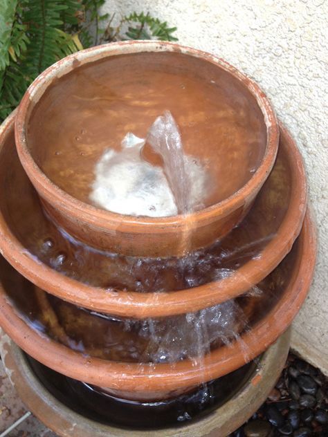 Pot Fountain, Homemade Water Fountains, Running Video, Flower Pot Ideas, Patio Fountain, Fountain Ideas, Diy Water Feature, How To Make Water, Diy Water Fountain