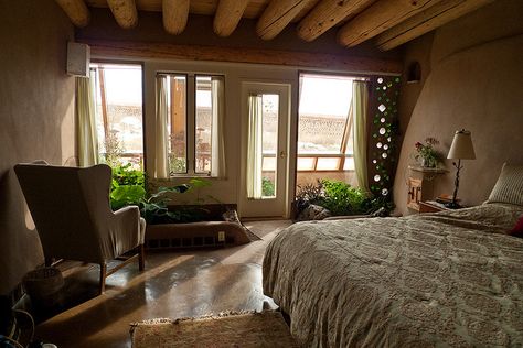 Ship Bedroom, Earth Ship, Recycled House, Earthship Home, Natural Homes, House Bedrooms, Cob House, Earth Homes, Deco Boheme