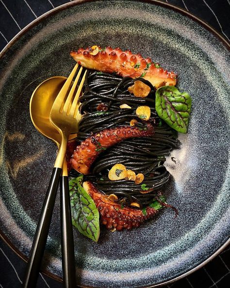 @peter.p.man on Instagram: “Super yummy pasta dish with just a few ingredients ... black ink pasta with sous vide octopus, olive oil, garlic, black pepper and chili’s…” Super Yummy Pasta, Black Ink Pasta, Octopus Pasta, Black Pasta, Ink Pasta, Spaghetti Aglio E Olio, Yummy Pasta, Spaghetti Aglio, Aglio E Olio