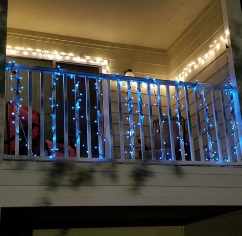 Christmas Lights Balcony Apartment, Cool Christmas Lights, Ideas For Balcony, Lights Balcony, Hanging Christmas Lights, Christmas House Lights, Balcony Lighting, Diwali Lights, Cool Christmas