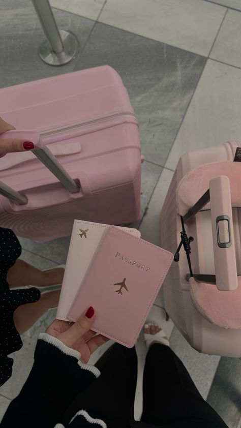 Airport Luggage, Pink Luggage, Manifesting Vision Board, Airport Aesthetic, Travel Picture Ideas, Vision Board Photos, Dream Vision Board, Passport Photo, Life Vision Board