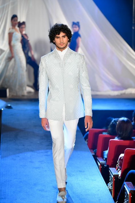 Gurav Gupta Lakmé Fashion Week Summer/Resort 2019 Gaurav Gupta Menswear, Embellished Suit, Shantanu And Nikhil, Gaurav Gupta, Wedding Tux, Modern Suits, Guy Style, Mens Fashion Wedding, Crystal Embroidery