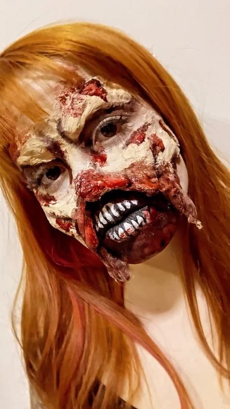 𝗟aura Kanayama no Instagram: “Primeiro trabalho com prótese feita de algodão e látex! ✨ Maquiagem Zumbi 🧟‍♀️ . . . . Modelo linda da minha vida! 💖@achadosdefranca…” Zombie Makeup Ideas Scary, Zombie Ideas Costume, Haunted House Makeup Ideas, Sfx Zombie Makeup, Zombie Sfx Makeup, Scary Sfx Makeup, Sfx Makeup Horror Zombies, Zombie Fx Makeup, Creepy Makeup Halloween