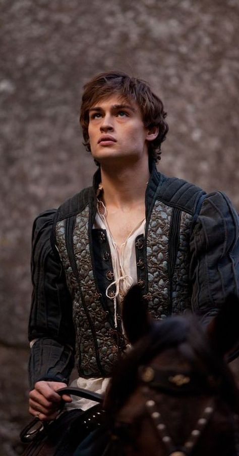 Douglas Booth Romeo, Romeo I Julia, Romeo Montague, Rabastan Lestrange, Douglas Booth, Royalty Aesthetic, Mötley Crüe, Fantasy Aesthetic, Story Inspiration