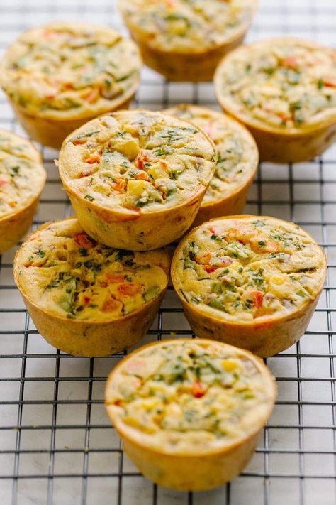 Chickpea Powder Recipes, Chickpea Quiche, Chickpea Muffins, Muffin Vegan, Simple Veganista, Vegan Frittata, Chickpea Flour Recipes, Sweet Potato Breakfast Hash, Frittata Muffins