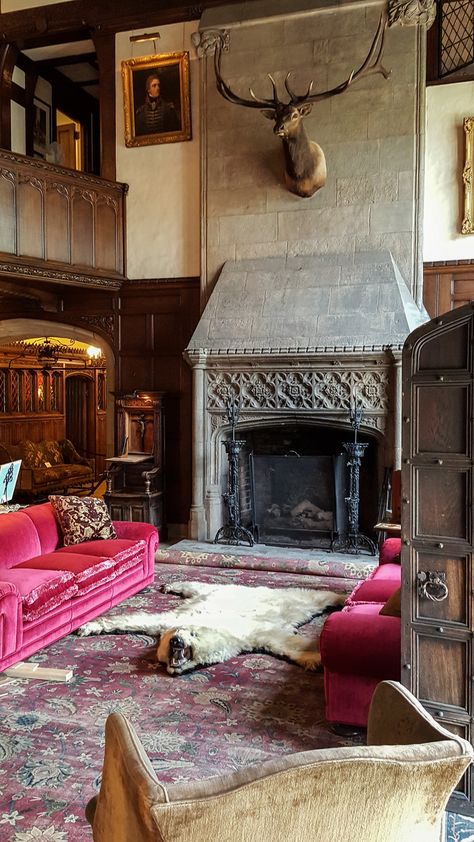 https://flic.kr/p/VYbKMm | Great Hall fireplace - Stan Hywet | Great Hall and fireplace on the first floor at Stan Hywet (pron. "Stan HEE-wit"; Olde English for "stone hewn"), the manor house built in Akron, Ohio, by F. A. Sieberling (who founded Goodyear Tire & Rubber). The house was designed by Cleveland architect Charles Schneider in the Tudor Revival style, and completed in 1915. Hugo Huber, an interior designer from New York City, decorated the interior. Huber work Hall Fireplace, English Fireplace, European Interiors, Manor Interior, Pewabic Pottery, The Manor House, Art Frame Tv, Tudor Revival, Country Manor