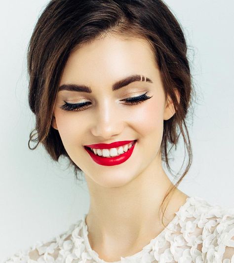 How To Do Eyebrow Slits. #eyebrowslits #eyebrows #makeuptrends Eyebrow Cut, Shave Eyebrows, Eyebrow Slits, How To Do Eyebrows, Eyebrow Styles, Make Up Foundation, Eyebrow Hacks, Daily Beauty Routine, Braut Make-up