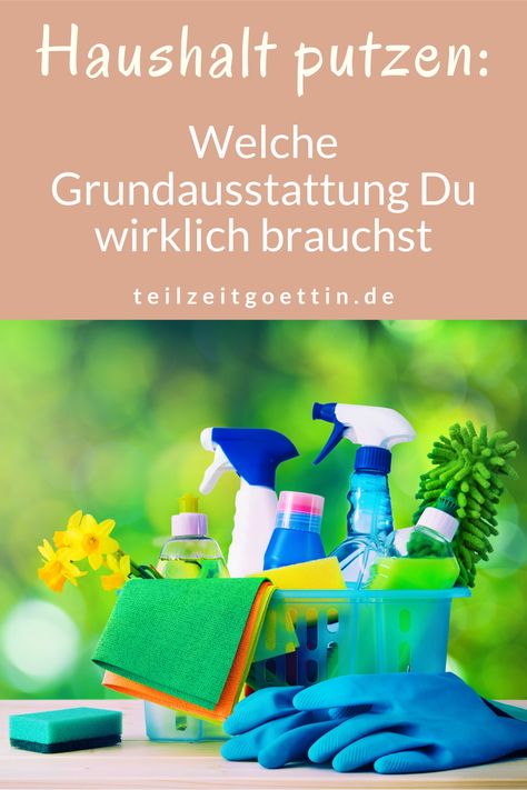 Eigentlich reicht für den Haushalt eine kleine Grundausstattung, um    wirkungsvoll alles reinigen zu können. Was auf jeden Fall in Deinen    Putzschrank gehört, haben wir hier für Dich aufgelistet. | Haushalt,    Haushaltstipps, Haushaltsreiniger, Putzen, Putz Hacks, Putzen  organisieren, Putzmittel organisieren Household Cleaning Tips, Mouthwash, Cleaning Household, Spray Bottle, Cleaning Hacks, Cleaning Supplies, Life Hacks, Hand Soap Bottle