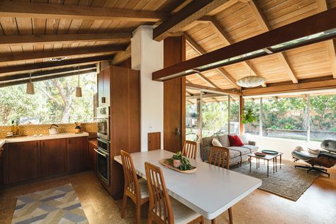 California Bungalow, Modernist Architects, Clerestory Windows, Bungalow Style, California Real Estate, Modern Bungalow, Prefab Homes, California Homes, Mid Century Modern House