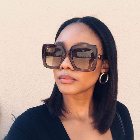 Phenyo Diswai on Instagram: ““Beauty lies in the Eyes Of The Beholder”” Round Metal Sunglasses, Designer Shades, Ladies Sunglasses, Sunglasses Women Oversized, Fashion Eye Glasses, Classic Sunglasses, Brown Sunglasses, Instagram Beauty, Brown Gradient