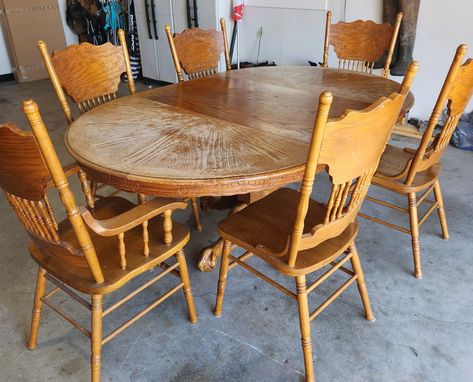 Painted Oak Table, Refurbished Kitchen Tables, Chalk Paint Dining Table, Painting Kitchen Chairs, Oak Dining Room Set, Oak Table And Chairs, Refinished Table, Dining Chair Makeover, Kitchen Table Oak