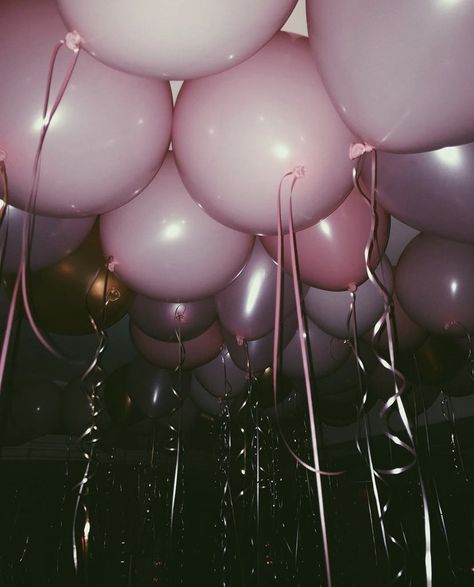 Pink Party Theme Aesthetic, Pink Party Aesthetic, Helium Balloons Birthday, Emma Kate, Timmy Turner, Birthday Aesthetic, Gold Girl, Frozen Birthday Party, Tumblr Photography