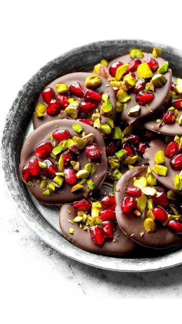 Yalda Cookies, Pomegranate Food, Dark Chocolate Pomegranate, Pomegranate Chocolate, Pomegranate Pistachio, Chocolate Pomegranate, Cake Bars Recipe, High Cholesterol Foods, Brownie Trifle